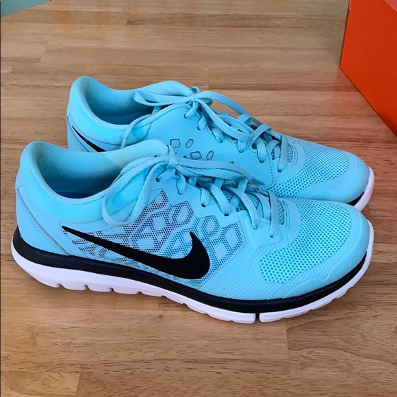 Nike Shoes - Women’s Nike Flex 2015 RN